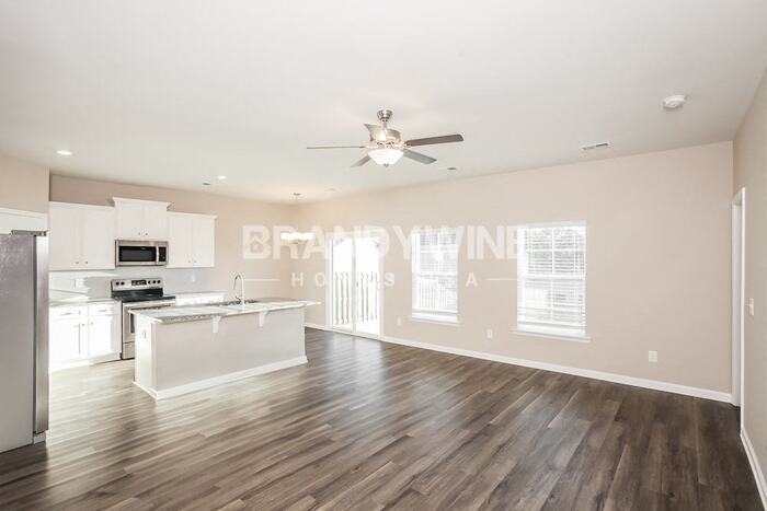 Building Photo - 519 Glenmanor Dr