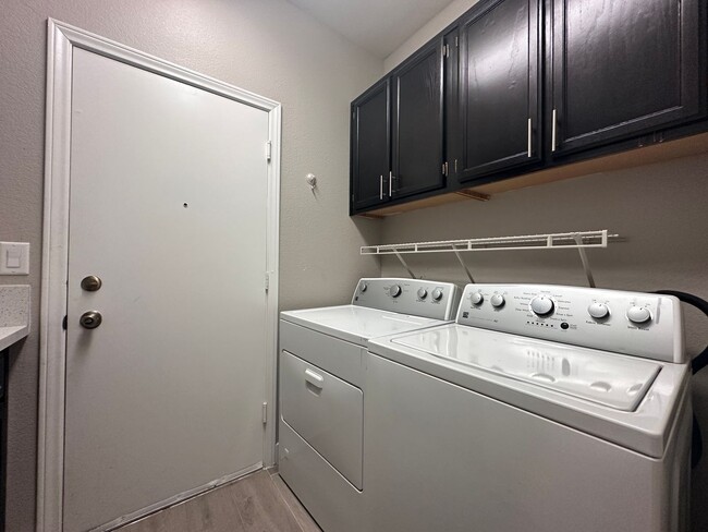 Building Photo - 8256 Lone Feather Ln
