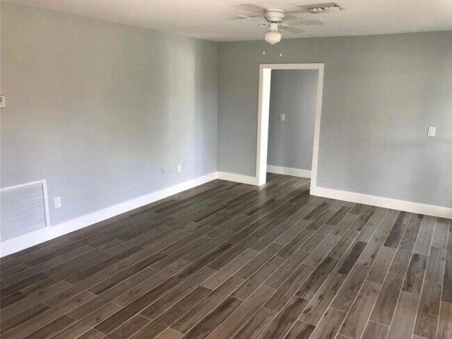 Building Photo - 2719 NE 28th St