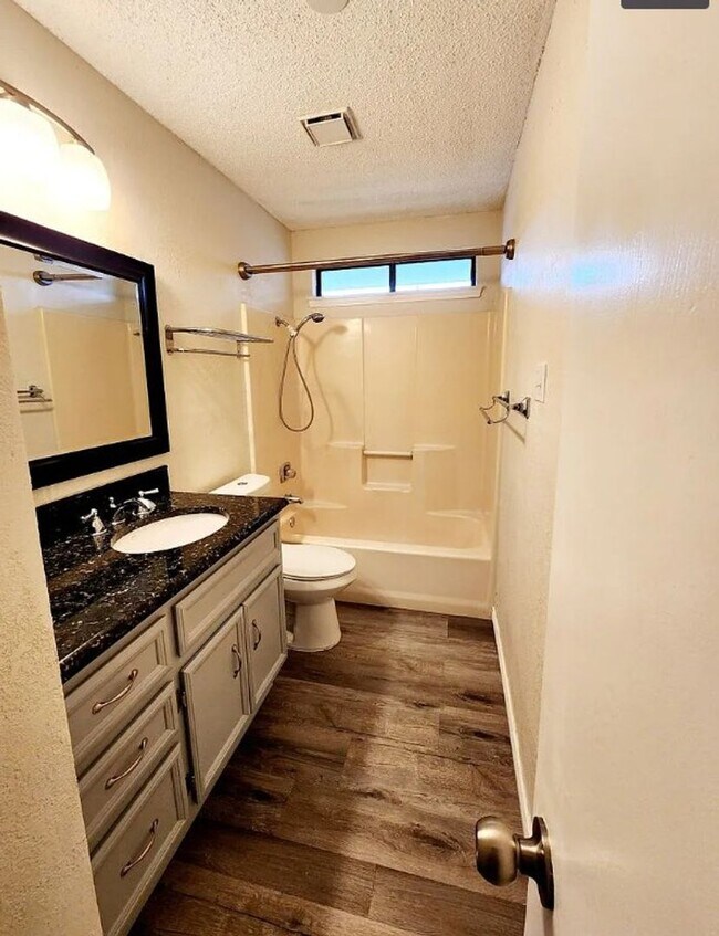 Building Photo - COMING SOON!! 3 Bed 2 Bath