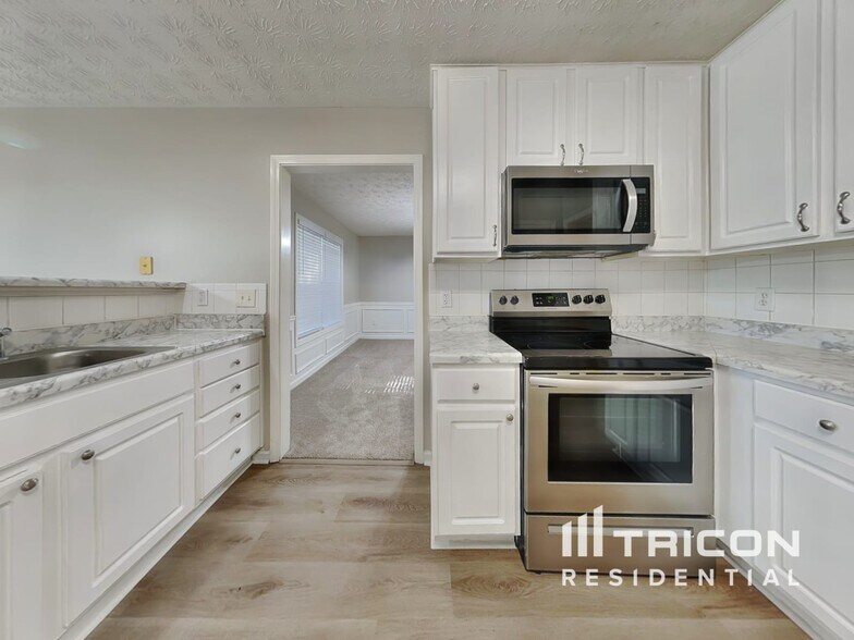 Building Photo - 648 Stonecrest Dr