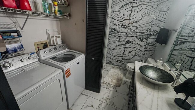 Building Photo - 1635 Royal Palm Dr S