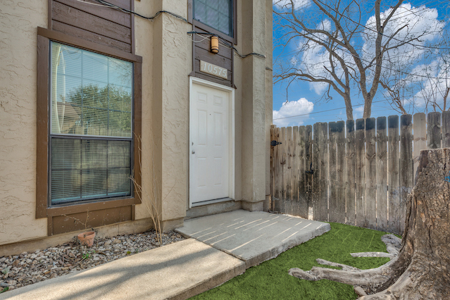 Building Photo - 10575 Starcrest Dr
