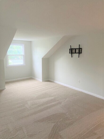 Living room - 3 Alton Rd