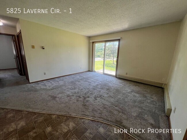 Building Photo - 5825 Laverne Cir N