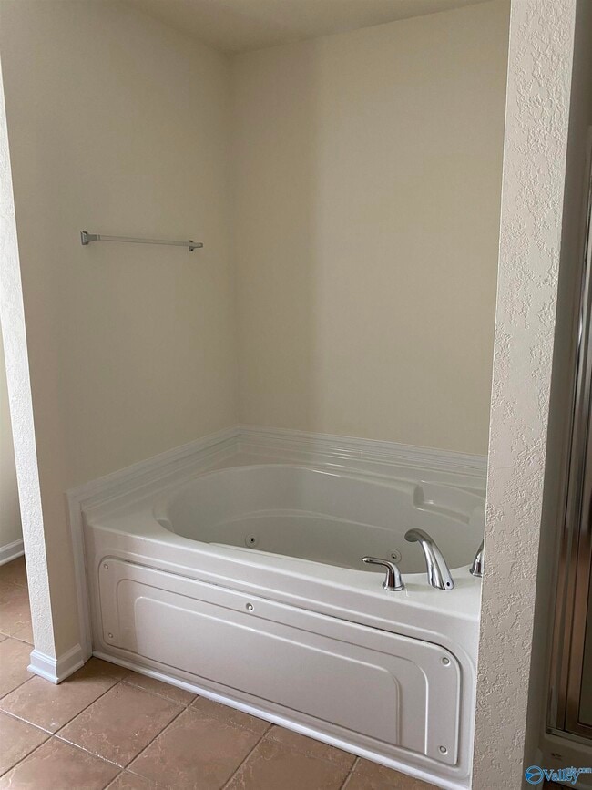 Building Photo - 3071 Lakeland Dr SW