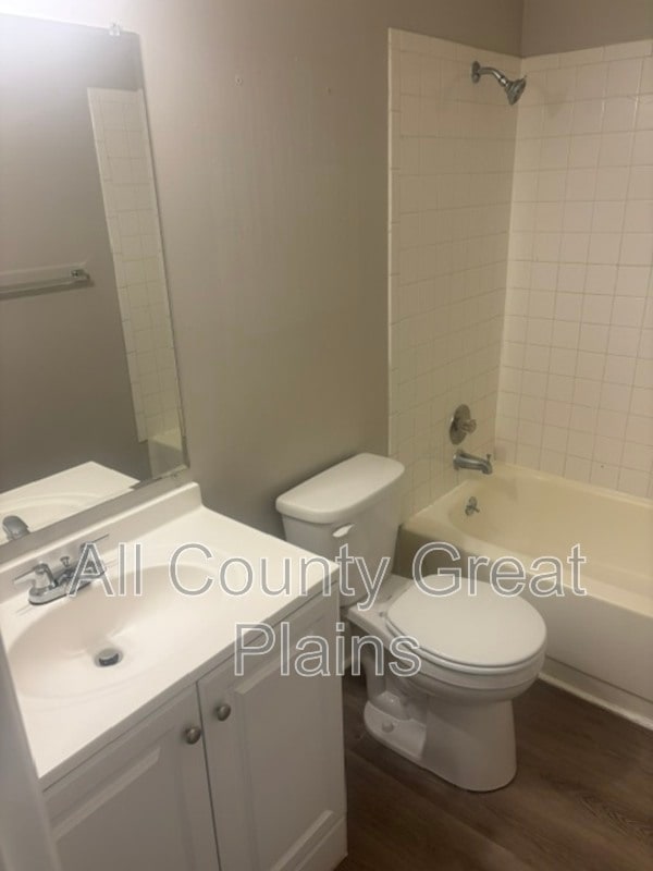 Building Photo - 609 S Lakehurst Dr