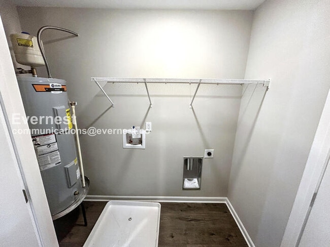 Building Photo - 223 Tara Ct