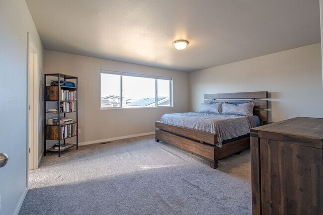 Building Photo - Stunning 3 Bed 2.5 Bath Home in Harvest Village