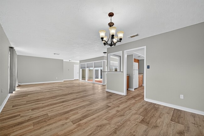 Building Photo - 10402 Gulfstream Ln