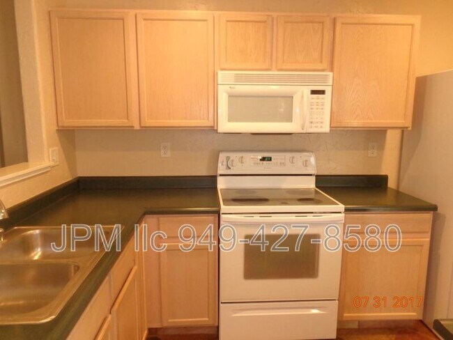 Building Photo - 5065 Pradera St