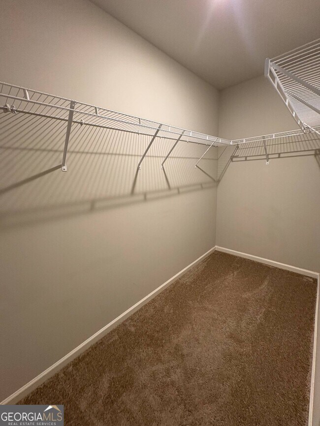 Building Photo - 170 Goodall Woods Dr