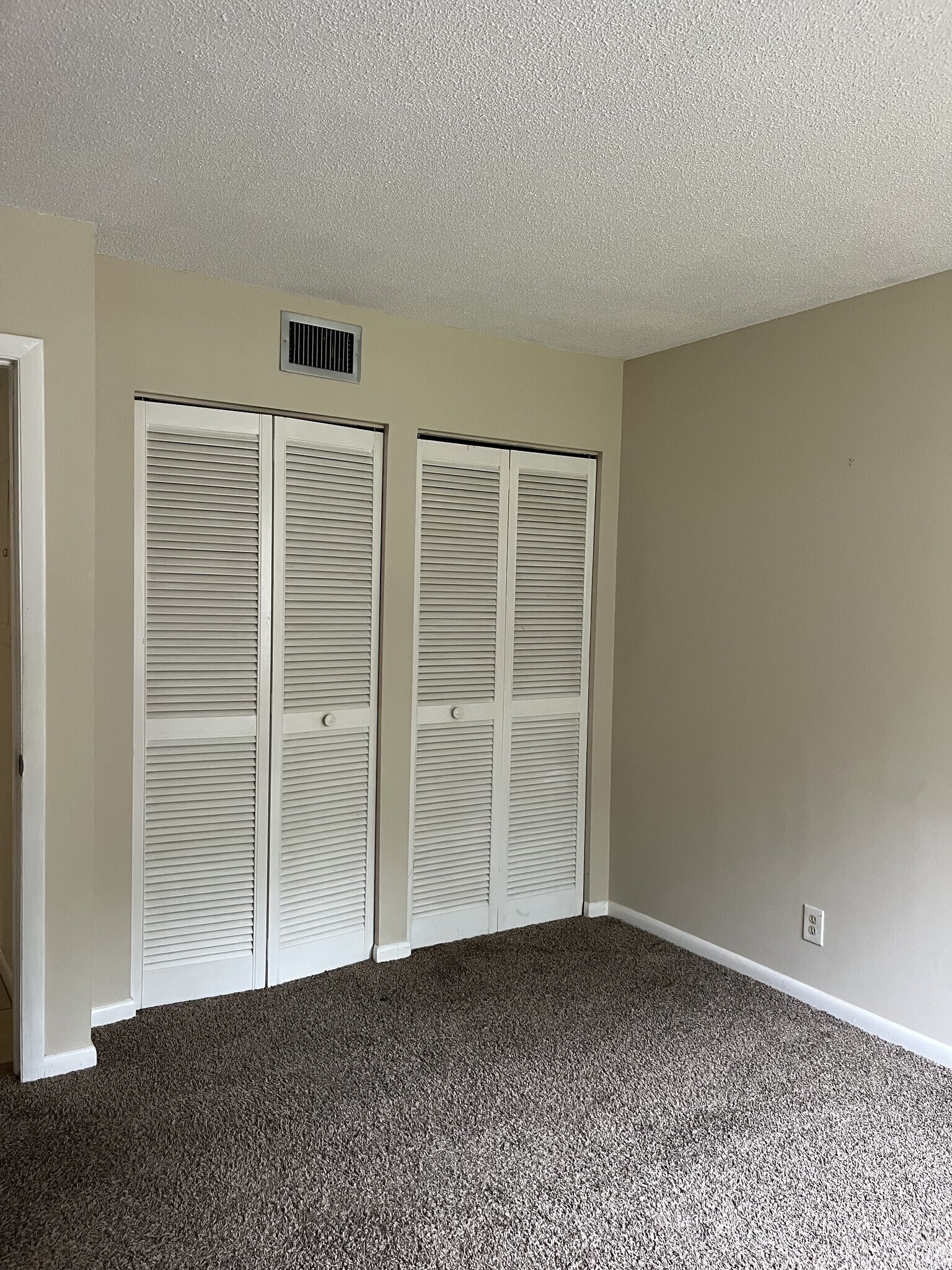 Building Photo - 671 Midway Dr