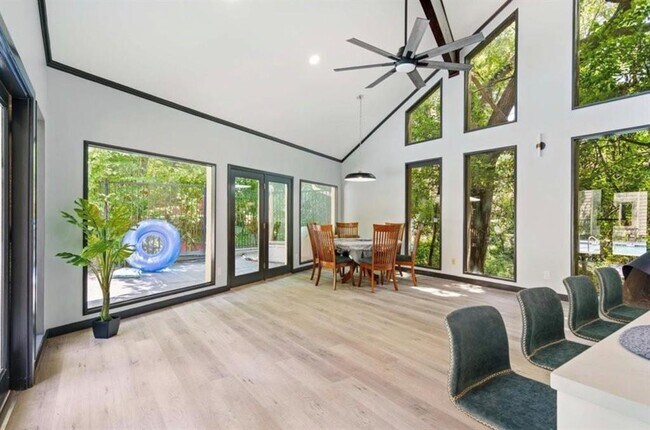 Building Photo - 1135 Barton Hills Dr