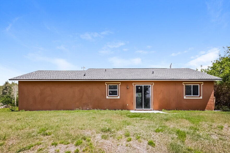 Building Photo - 577 Pierre Cir