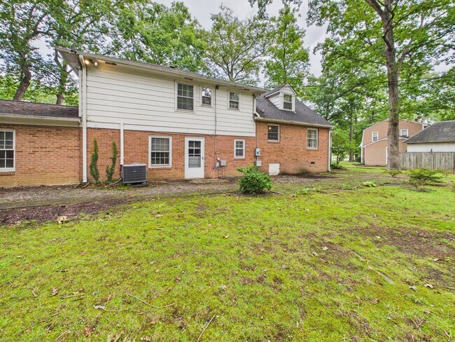 Building Photo - 9321 W Huguenot Rd