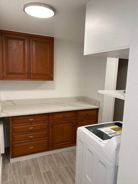 Building Photo - 140 Clark St