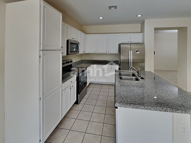 Building Photo - 207 W Calle Matraca