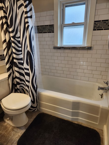 Building Photo - 204 E 3rd Ave