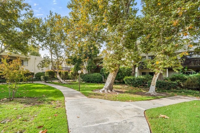 Building Photo - Upgraded Condo with Two Master Suites!!!