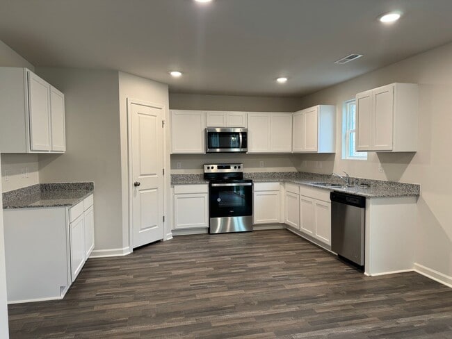 Building Photo - Newer 4BR 2.5BA Home!
