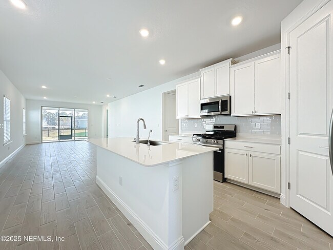 Building Photo - 289 Pentwater Rd