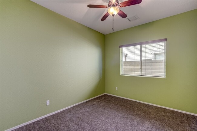 Building Photo - 4 bedroom, 2 bath Home in Quailwood