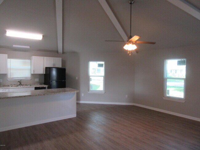 Building Photo - 1302 Grace Ave