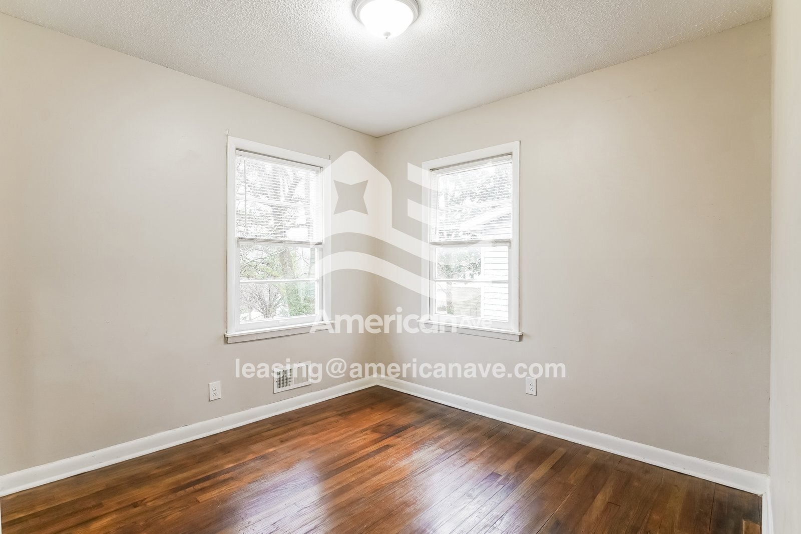 Building Photo - 1107 Ave I