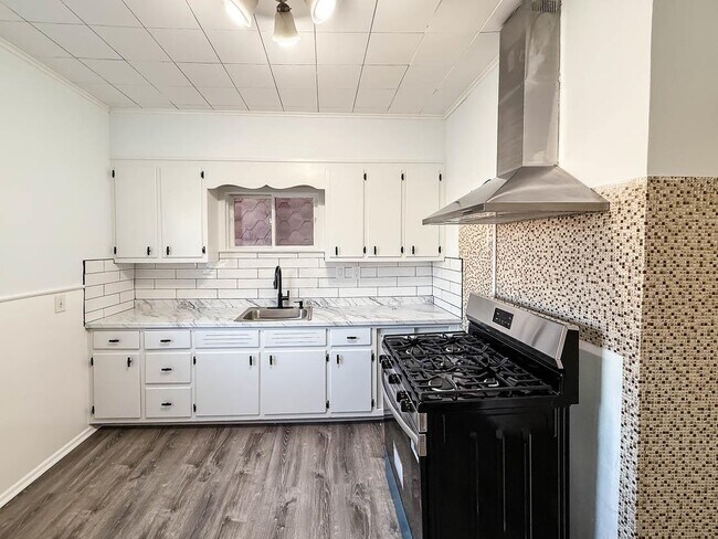 Building Photo - 90 Carlton Ave