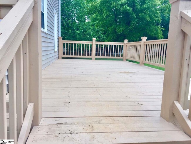 Building Photo - 305 Laurel Tree Ln