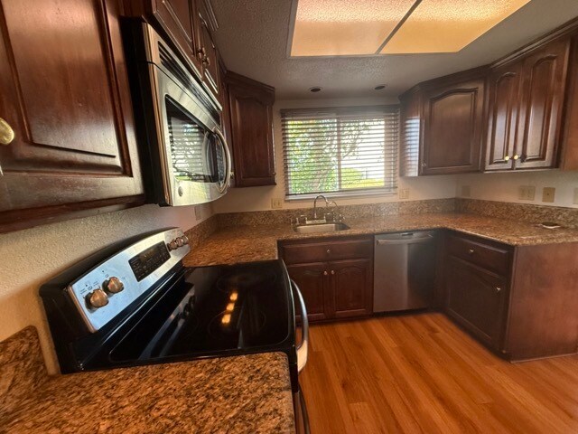 Building Photo - 618 Lakehaven Ter