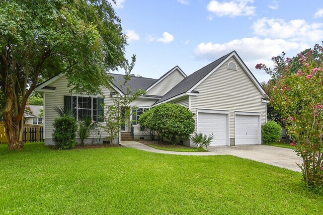 Building Photo - 115 Revolution Dr