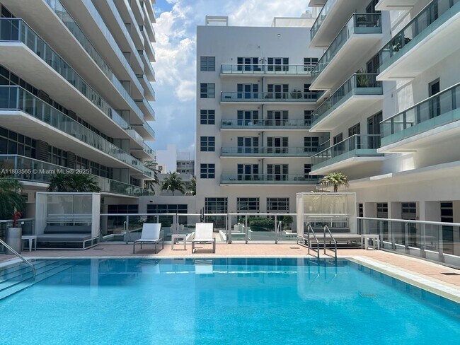 Building Photo - 3739 Collins Ave