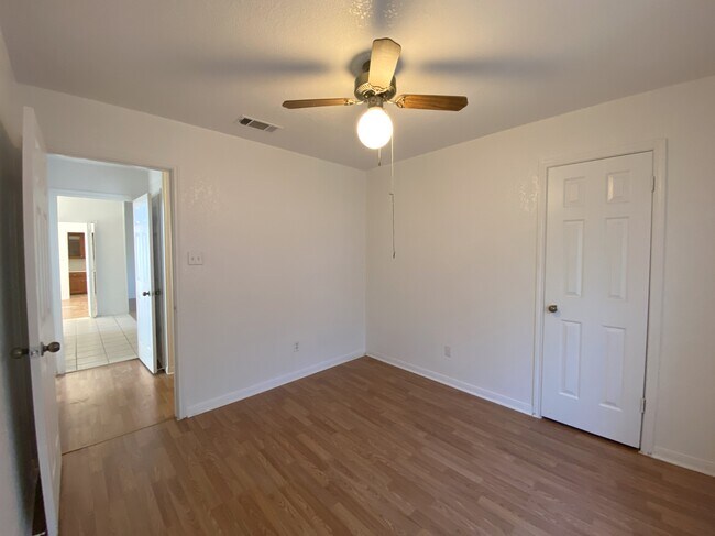 Building Photo - 1303 Falcon Trl