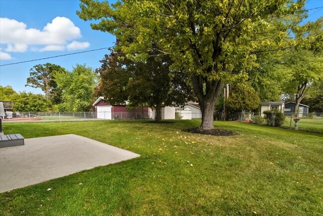 Building Photo - 2124 Burr Oak Ln
