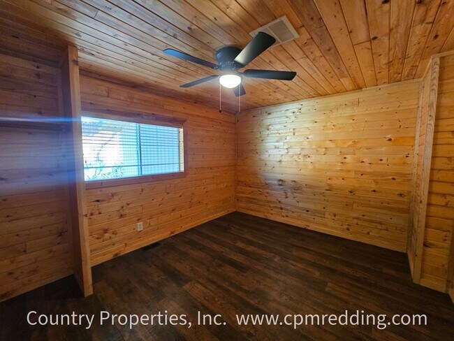 Building Photo - Country Living with 4 Bedrooms plus an Office!