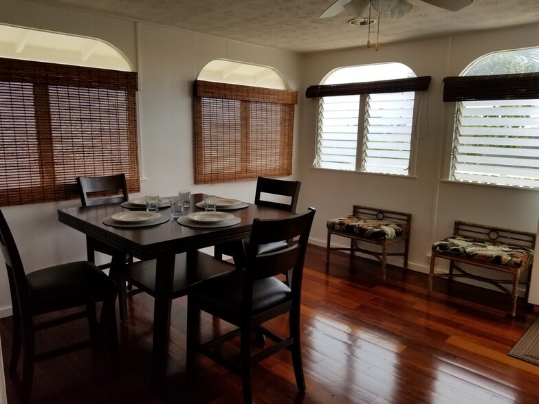 front sun room - 1675 Malakia Street Unit #2