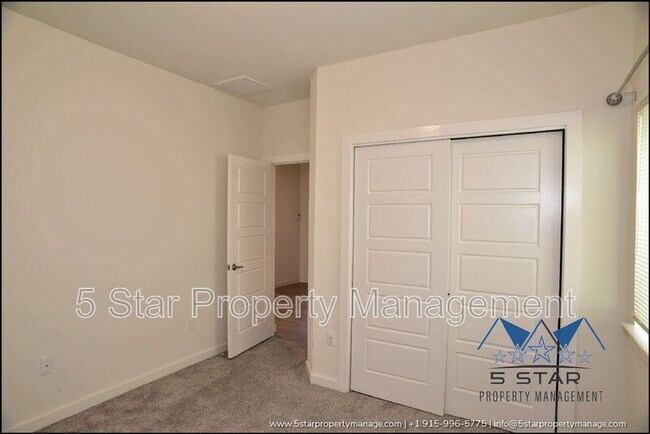 Building Photo - 3545 Essence St