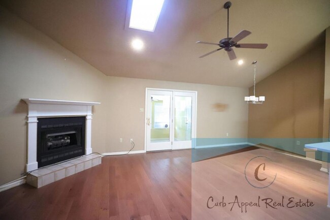 Building Photo - 2725-C Greenbriar Drive