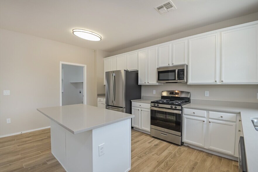 Building Photo - 4901 W Calle Don Alfonso