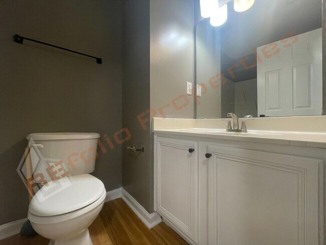 Building Photo - Lovely 4 Bedroom, 2.5 Bath Home w/ 2-Car G...