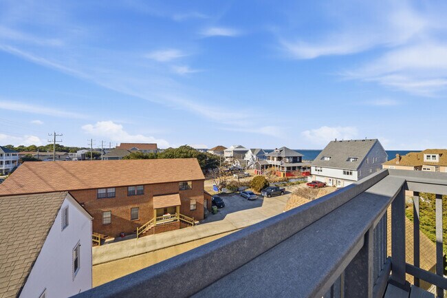 Building Photo - 824 W Ocean View Ave