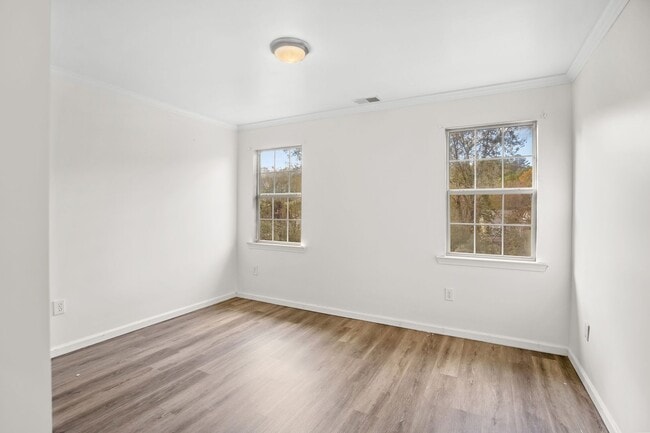 Building Photo - 4 Bedroom 2 Bath Townhouse in Pelham