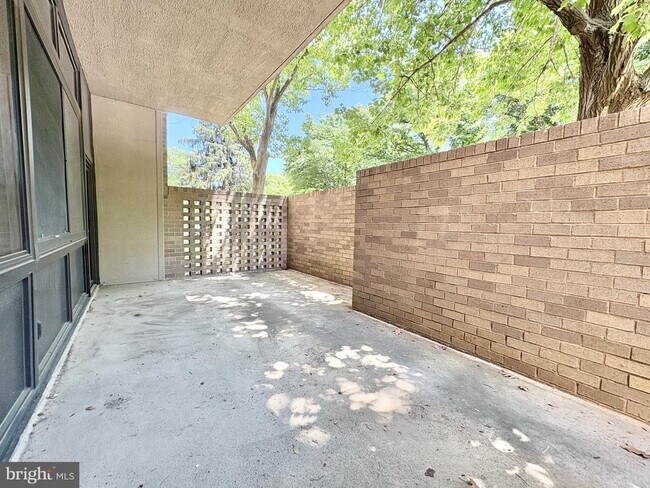 Building Photo - 3713 S George Mason Dr