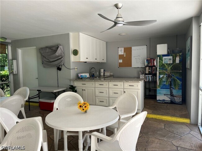 Building Photo - 1708 Kings Lake Blvd