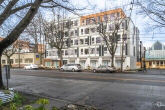 Building Photo - Carrick