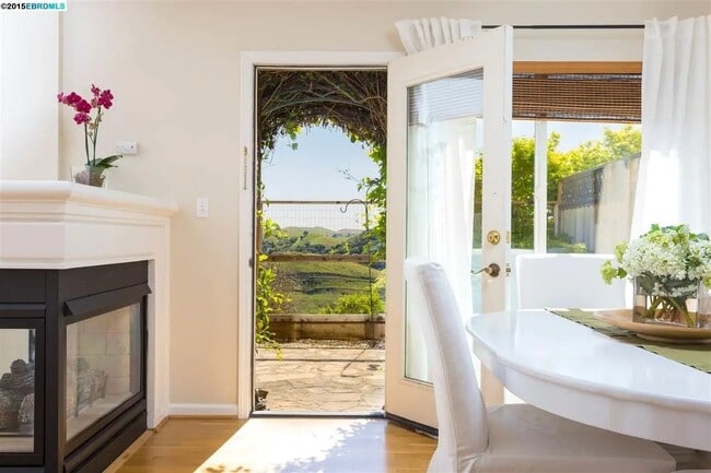 Building Photo - 20400 Summercrest Dr