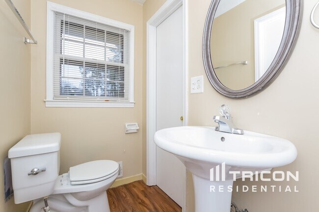 Building Photo - 2633 Green Valley Ct