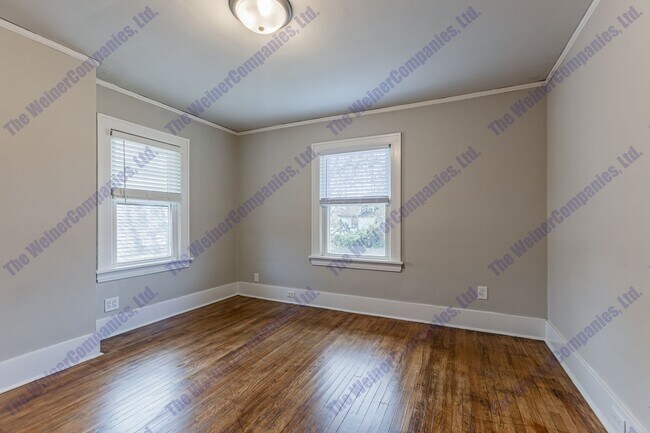 Building Photo - 606 W White St